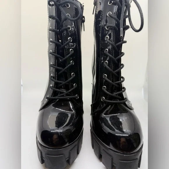 Black Patent Platform Lace-Up Boots β Size 8 β Bold & Edgy! π€π₯ - Picture 4 of 5